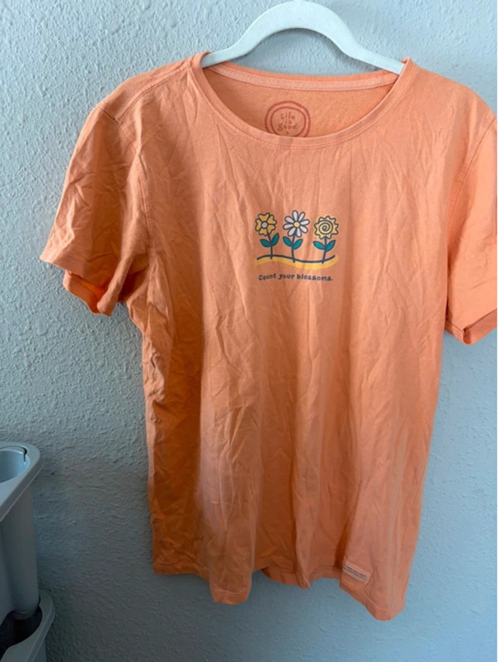 Life is Good peach count your blossoms tee size L women's classic fit